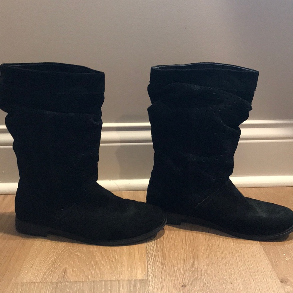 Tom’s suede calf bootie